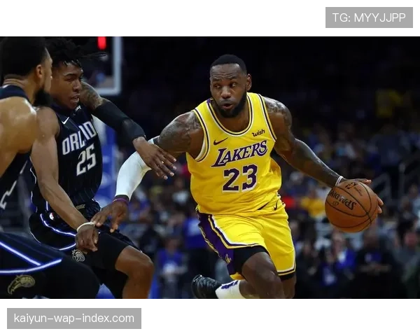 湖人魔术社交媒体舆论发酵过程 漏判细节在公共讨论中传播